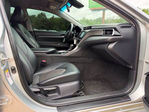Used 2018 Toyota Camry SE FWD image 14