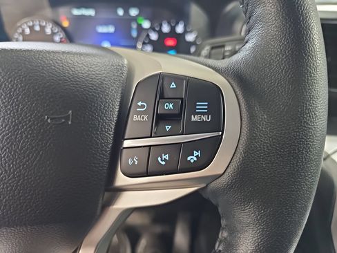Used 2024 Ford Explorer XLT w/ Equipment Group 202A AWD/4WD image 18