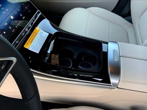 Certified 2025 Mercedes-Benz GLC 300 4MATIC image 10