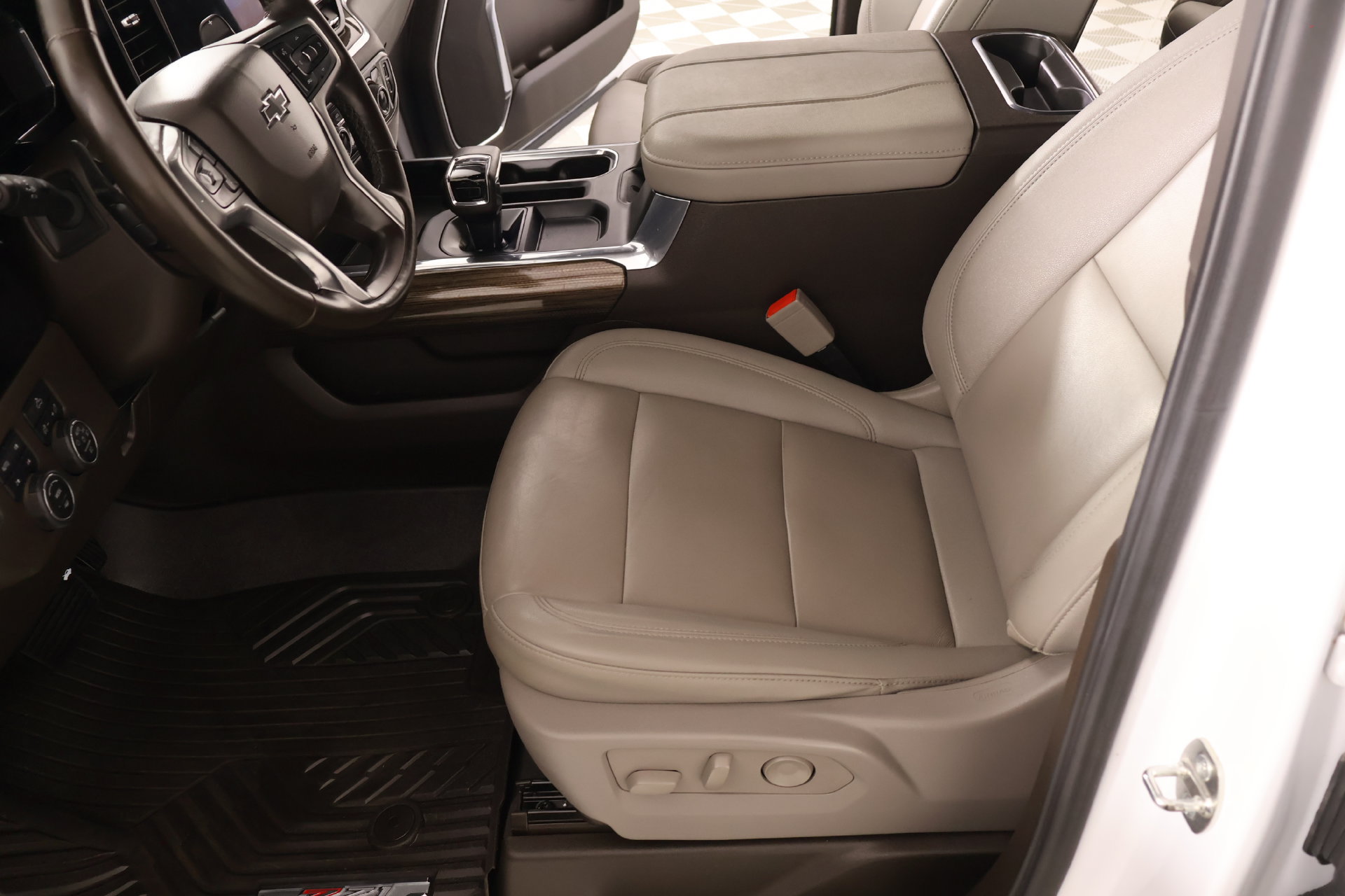 Used 2024 Chevrolet Silverado 1500 LT Trail Boss w/ Convenience Package II AWD/4WD image 12
