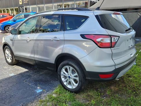 Used 2018 Ford Escape SE w/ SE Sync 3 Package FWD image 4