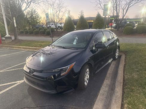 Used 2024 Toyota Corolla LE image 5