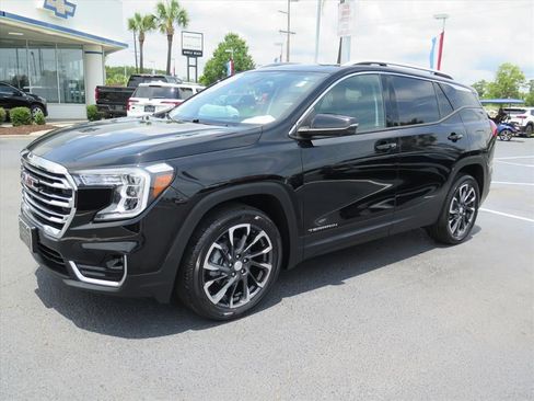 Used 2023 GMC Terrain SLT w/ Tech Package FWD image 8