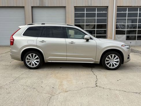 Used 2016 Volvo XC90 T6 Momentum w/ Momentum Plus Package AWD/4WD image 4