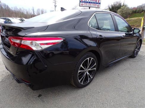 Used 2020 Toyota Camry SE image 10