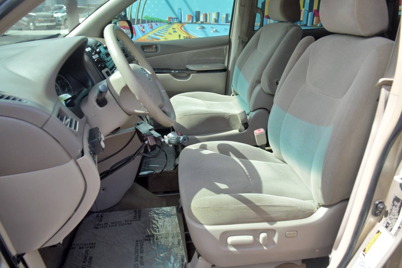 Used 2005 Toyota Sienna LE w/ Assistance Pkg 2 FWD image 21
