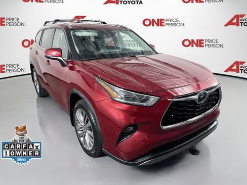 Used 2022 Toyota Highlander Platinum FWD image 1