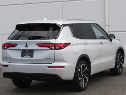 Used 2024 Mitsubishi Outlander 4WD Plug-In Hybrid image 6