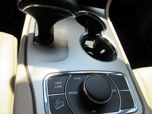 Used 2014 Jeep Grand Cherokee Limited w/ Trailer Tow Group IV AWD/4WD image 29