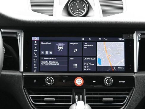 Certified 2023 Porsche Macan AWD/4WD image 21