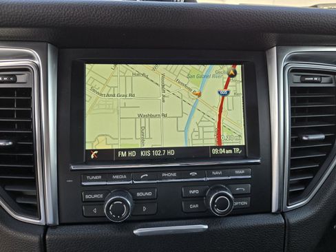 Used 2016 Porsche Macan S image 8