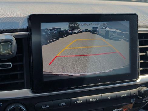 Used 2021 Hyundai Venue SE FWD image 25