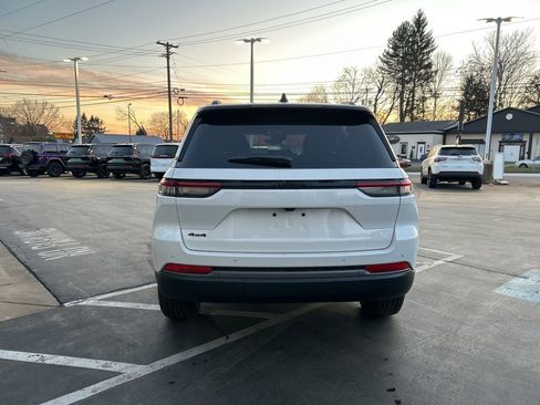 New 2026 Jeep Grand Cherokee Altitude AWD/4WD image 4