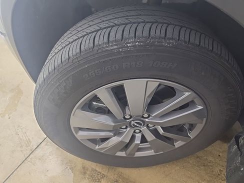 Used 2025 Nissan Pathfinder S image 17