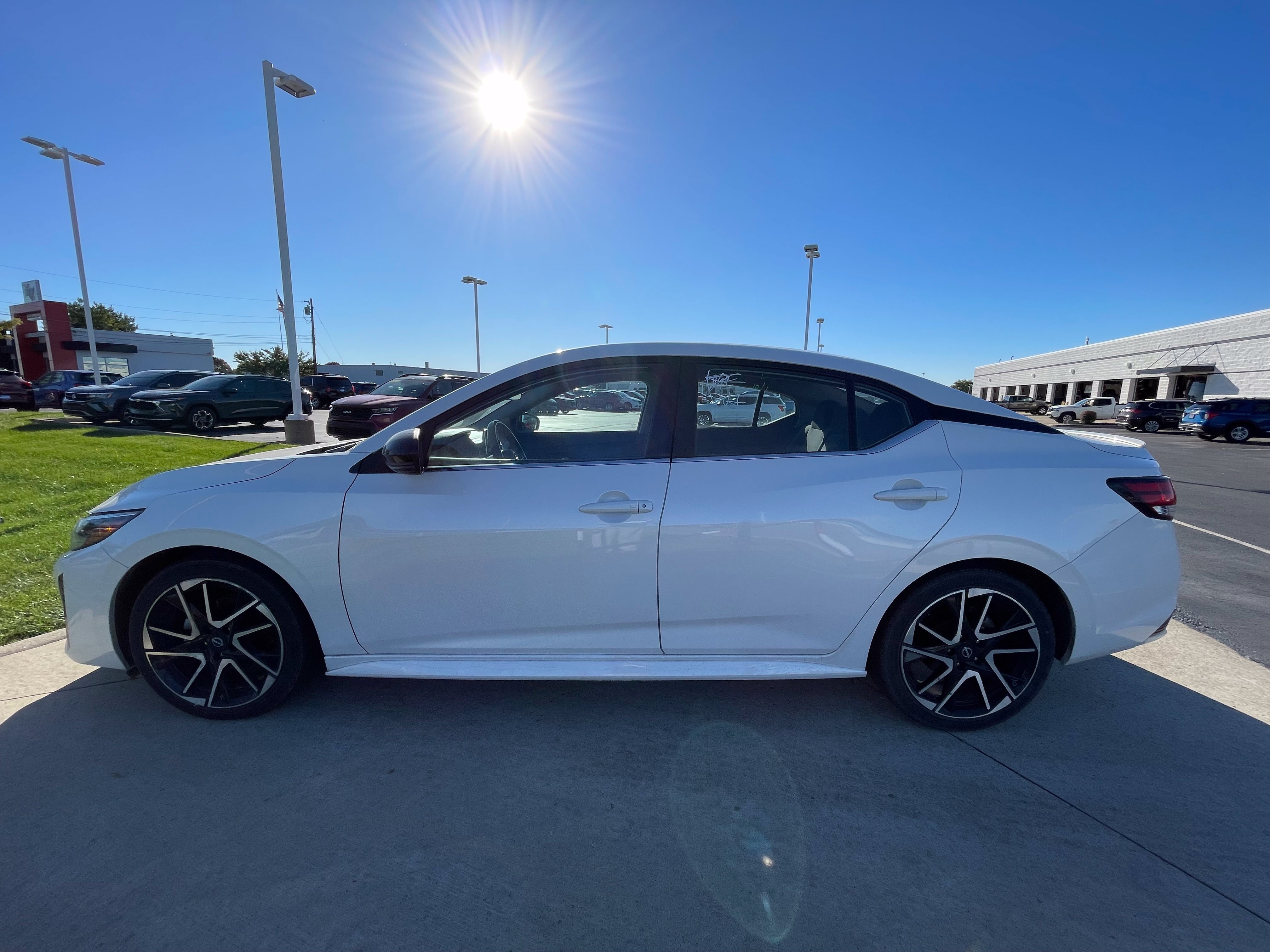 Used 2025 Nissan Sentra SR FWD image 4