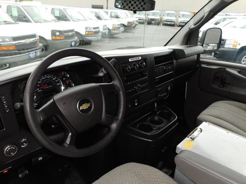 Used 2015 Chevrolet Express 2500 RWD image 15
