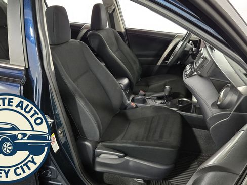 Used 2018 Toyota RAV4 LE w/ All Weather Liner Package image 30