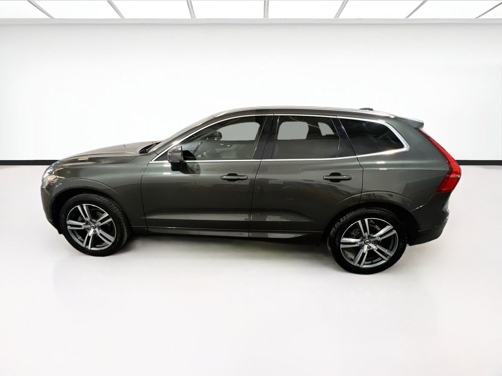 Used 2018 Volvo XC60 T5 Momentum w/ Convenience Package AWD/4WD image 24