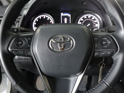 Used 2022 Toyota Camry SE FWD image 13