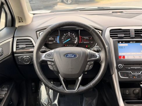 Used 2018 Ford Fusion SE w/ Equipment Group 602A FWD image 24