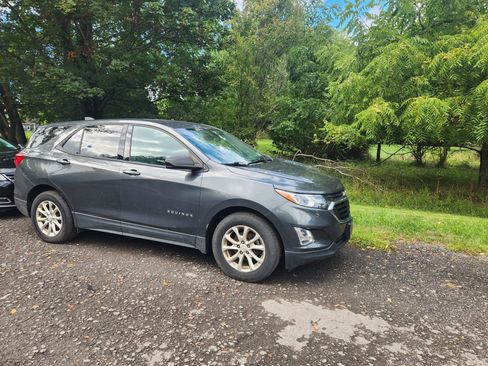Used 2019 Chevrolet Equinox LS w/ LS Convenience Package image 10