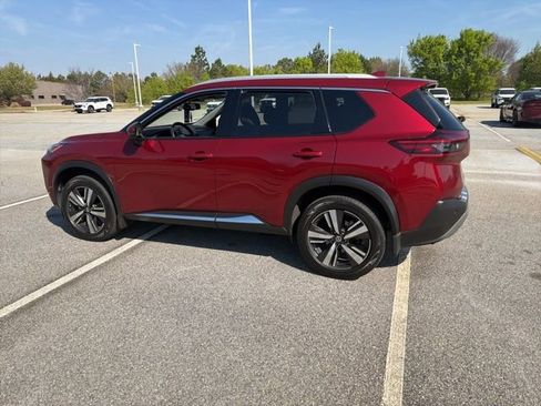 Used 2021 Nissan Rogue SL w/ Premium Package image 11