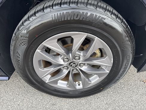 Certified 2024 Toyota Sienna XLE image 25