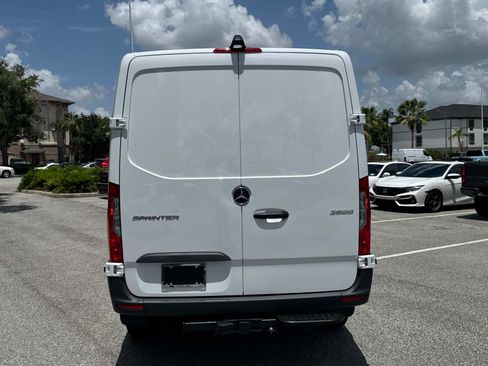 Used 2025 Mercedes-Benz Sprinter 2500 image 8
