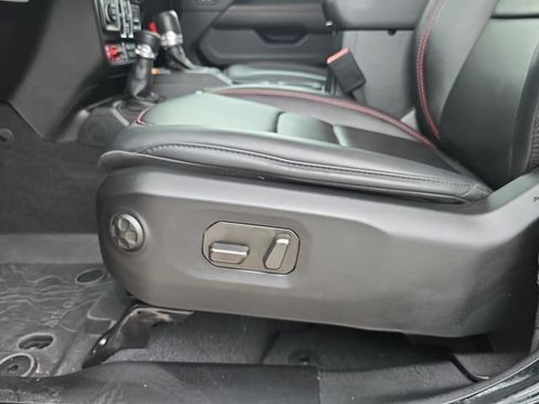 Used 2024 Jeep Gladiator Rubicon AWD/4WD image 29