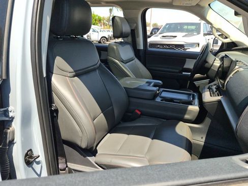 Used 2025 Ford Expedition Active AWD/4WD image 15