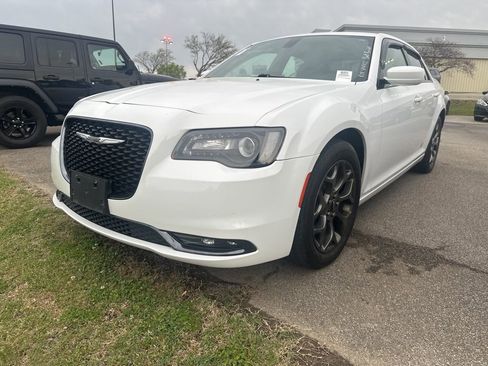 Used 2017 Chrysler 300 S image 1
