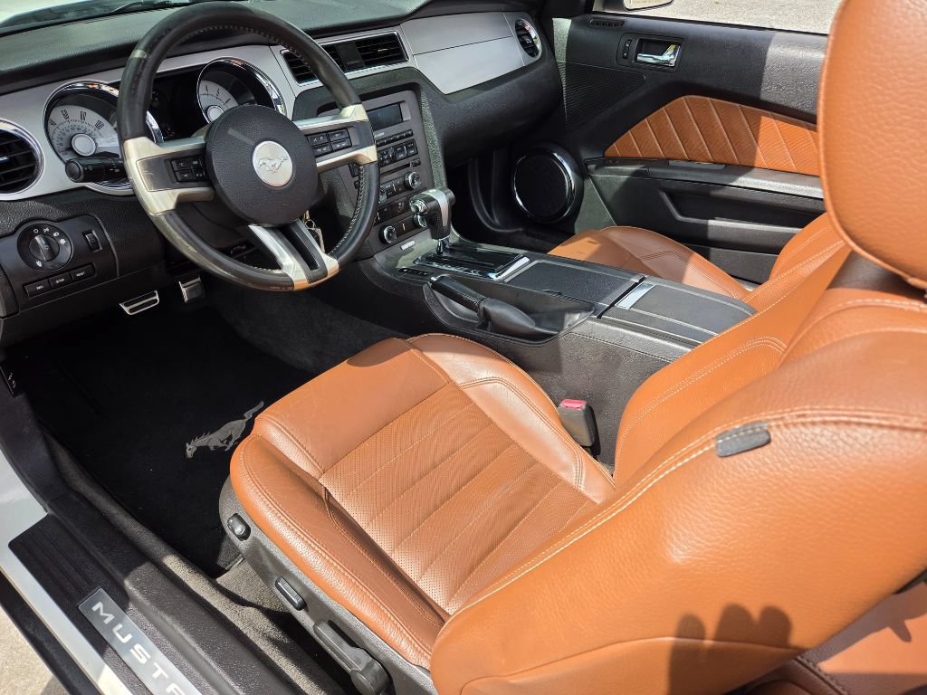 Used 2010 Ford Mustang Convertible RWD image 15
