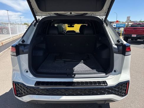Used 2025 Volkswagen Tiguan SE R-Line AWD/4WD image 23