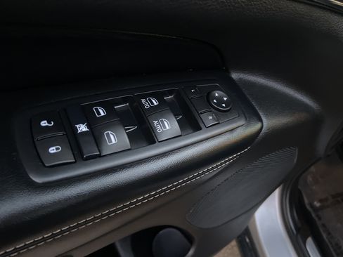 Used 2016 Jeep Grand Cherokee Limited image 19