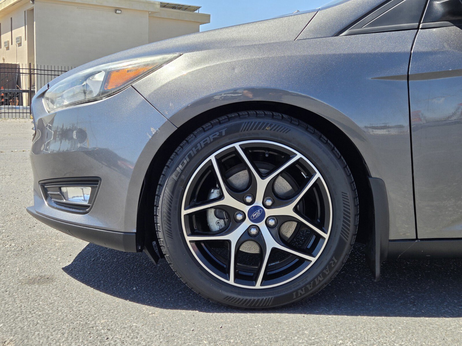 Used 2017 Ford Focus SE FWD image 6