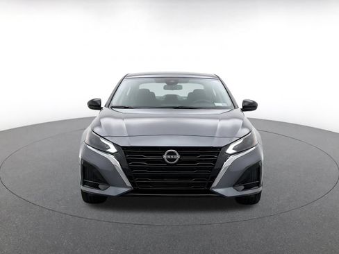 Used 2025 Nissan Altima 2.5 SV FWD image 2