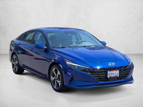 Used 2023 Hyundai Elantra SEL w/ Convenience Package FWD image 3