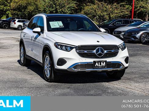 Used 2025 Mercedes-Benz GLC 300 4MATIC image 4