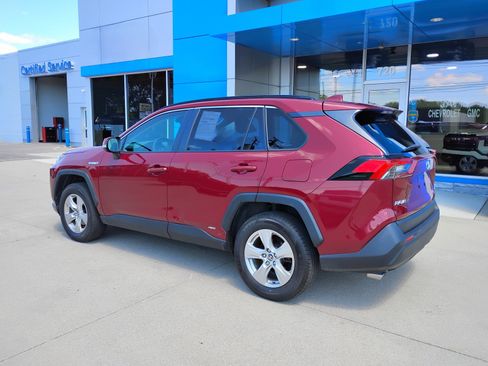 Used 2021 Toyota RAV4 LE AWD/4WD image 10