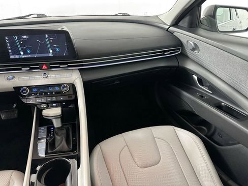 Used 2025 Hyundai Elantra Limited FWD image 29