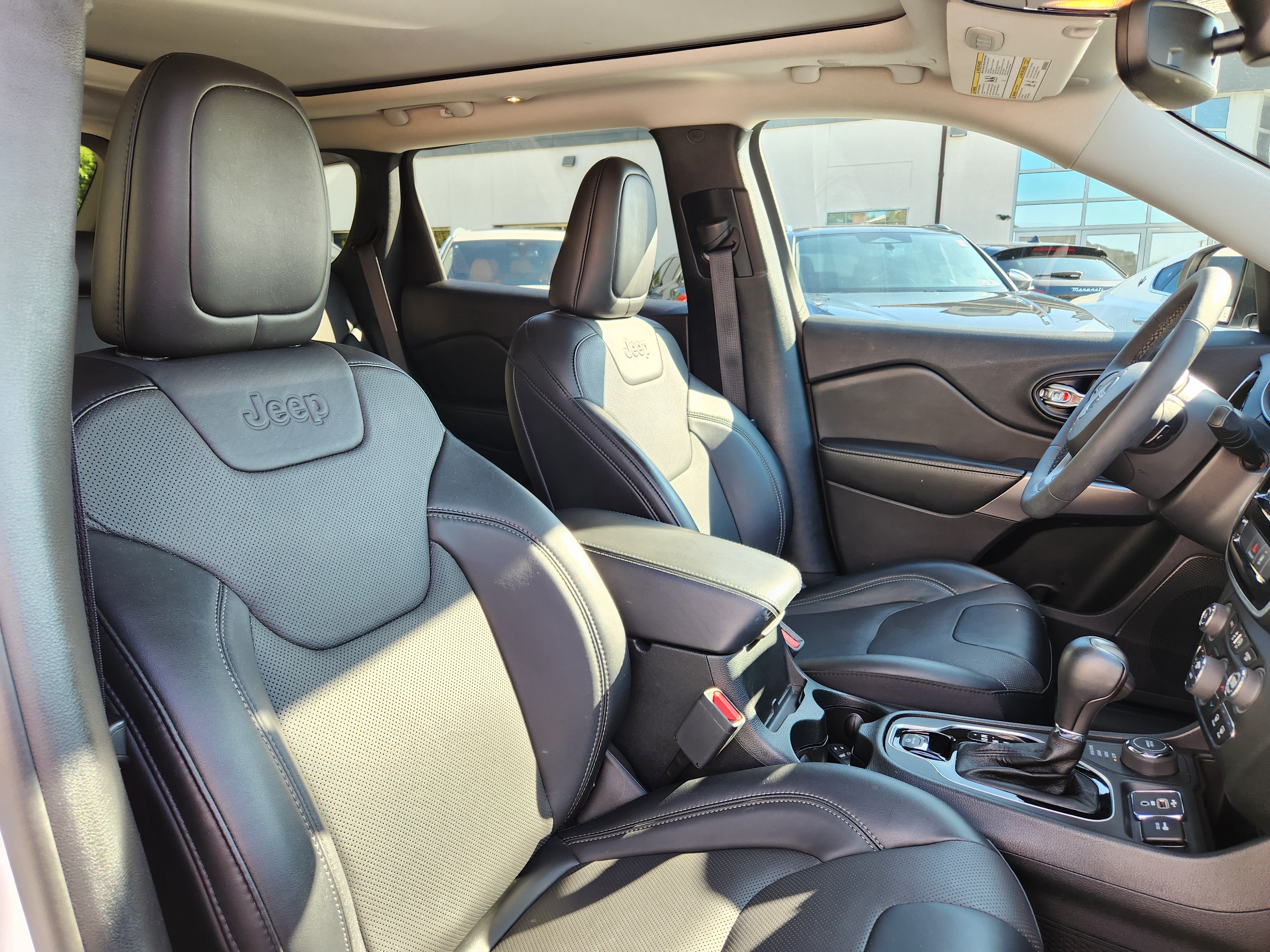 Used 2022 Jeep Cherokee Limited w/ Mopar Interior Package AWD/4WD image 16