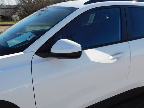 New 2026 Chevrolet Trax LT w/ Driver Confidence Package FWD image 11