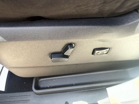 Used 2012 Chrysler Town & Country Touring w/ Entertainment Group #1 FWD image 35