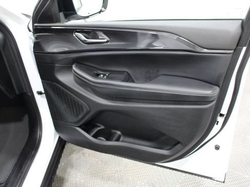 Used 2023 Jeep Grand Cherokee L Laredo AWD/4WD image 27