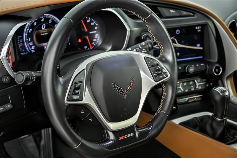 Used 2015 Chevrolet Corvette Z06 w/ 3LZ Preferred Equipment Group RWD image 19