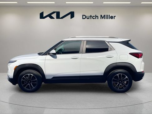 Used 2025 Chevrolet TrailBlazer LT AWD/4WD image 2