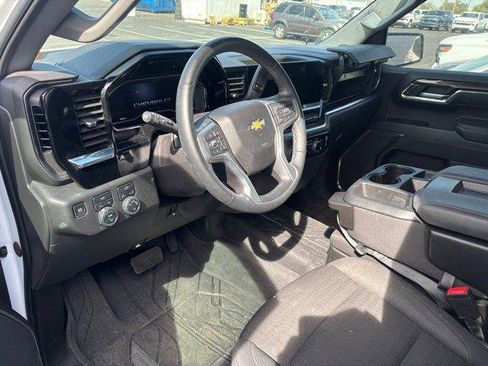 Used 2024 Chevrolet Silverado 1500 LT image 7