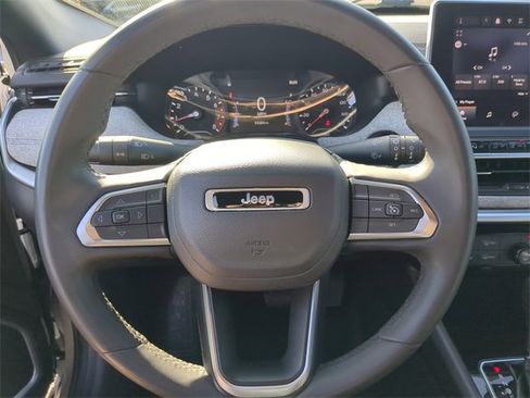 Used 2024 Jeep Compass Latitude image 30