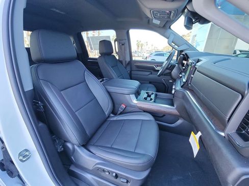 New 2025 GMC Sierra 2500 SLT w/ SLT Premium Package image 29