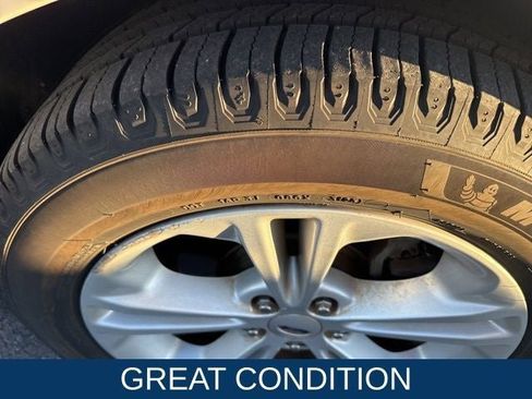 Used 2016 Ford Taurus SEL image 5